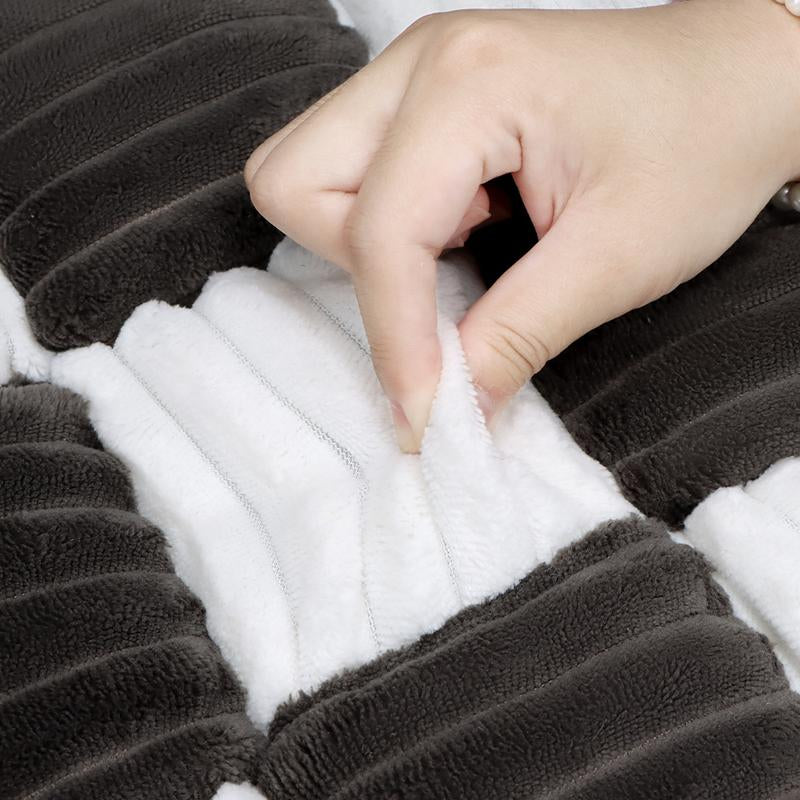 Ultimate Comfort for Your Furry Friend: Non-Slip Plaid Pet Bed Mat Perfect for Car Backseat Travel!