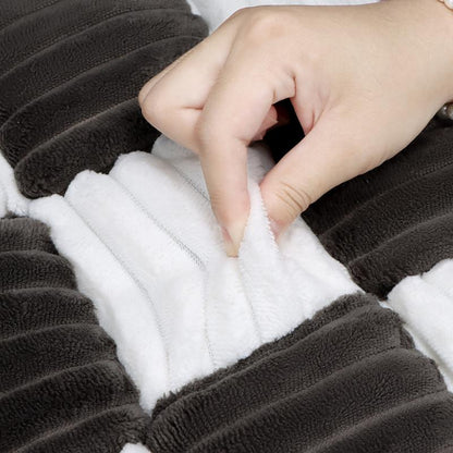 Ultimate Comfort for Your Furry Friend: Non-Slip Plaid Pet Bed Mat Perfect for Car Backseat Travel!